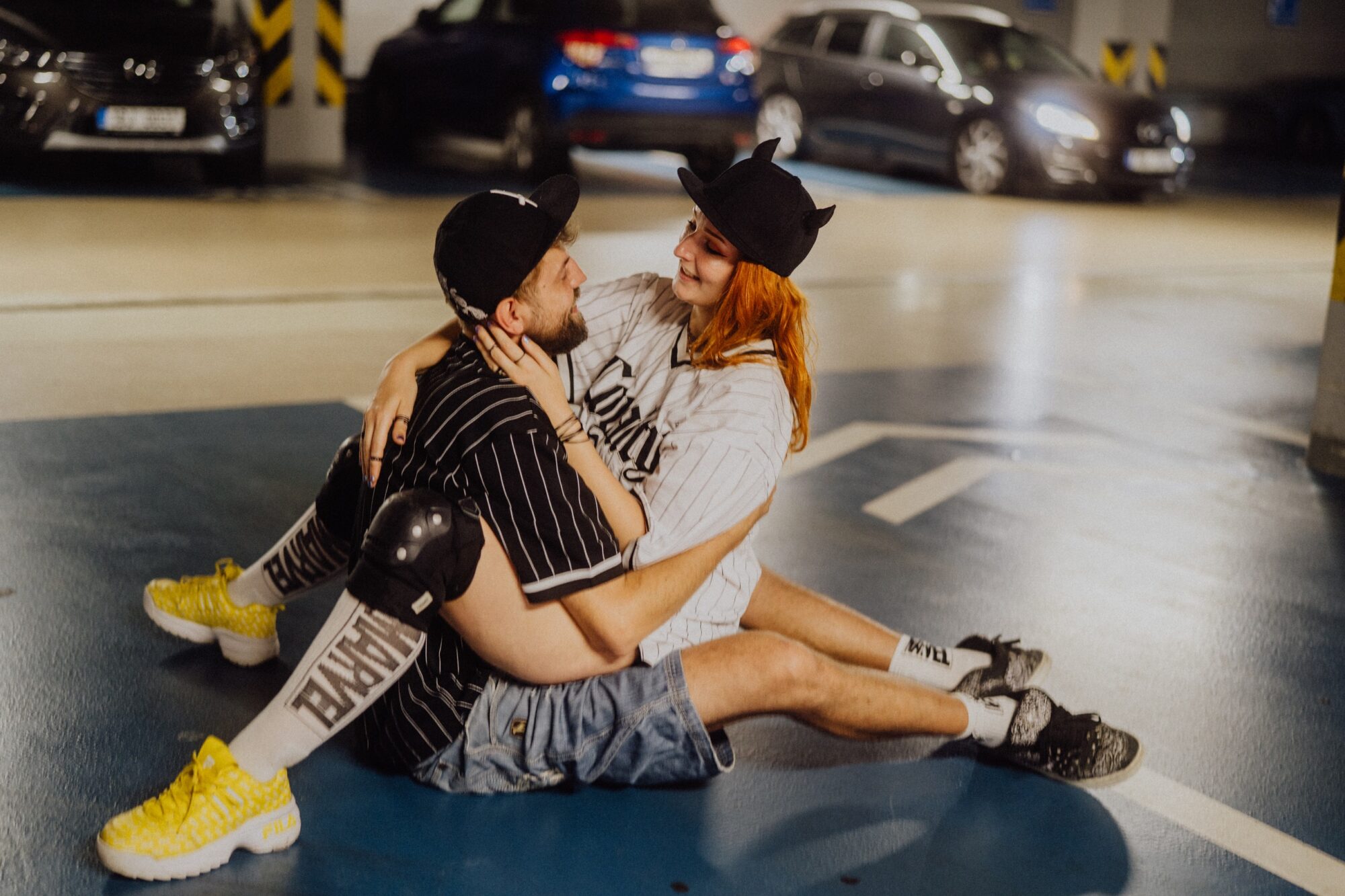 Romantické fotky Nikči a Miloše v garážích