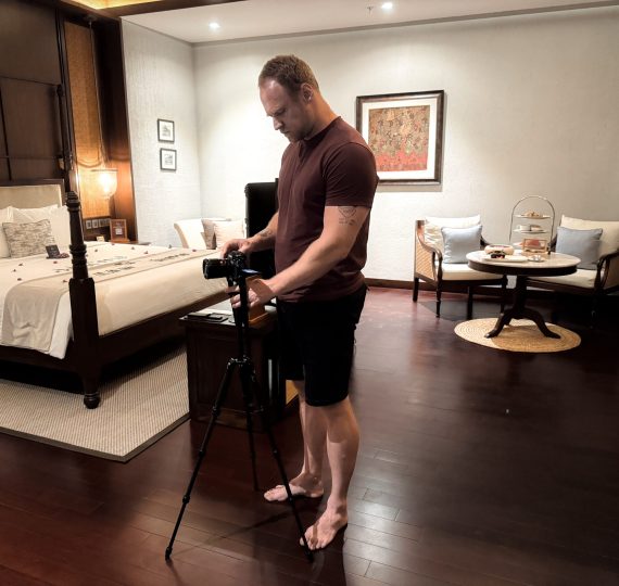 Fotografie Martin Holík zachycený při práci Fotografie Martin Holík zachycený při práci